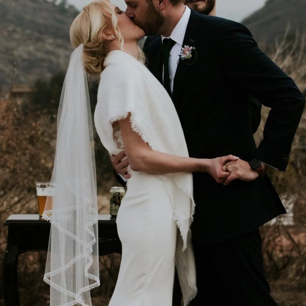 Sara Gabriel Lesley Veil